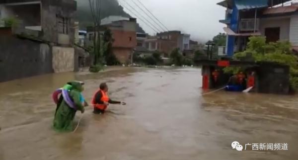 洪水最新大雨，自然美景探索之旅的鼓舞与挑战
